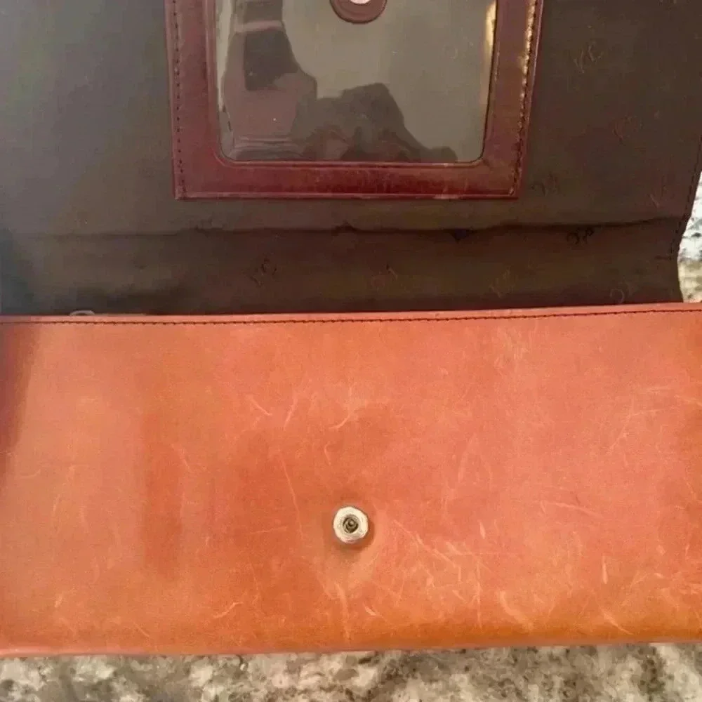 Kenneth Cole Womens Small Leather Wristlet